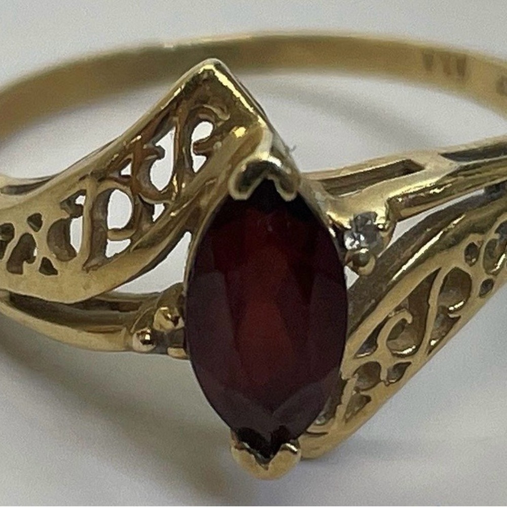14K Yellow Gold Garnet & Diamond Accent Swirled Ring 2.6g Size 6.25
